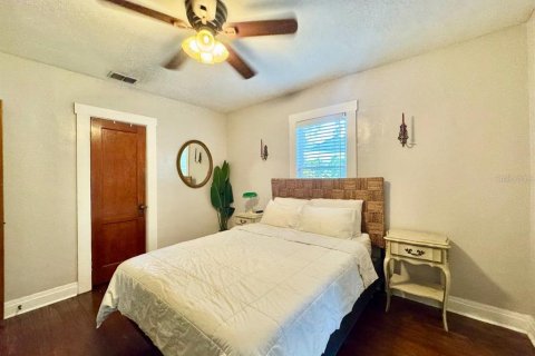 House in Tampa, Florida 2 bedrooms, 100.33 sq.m. № 1909098 - photo 12