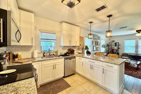 House in Tampa, Florida 2 bedrooms, 100.33 sq.m. № 1909098 - photo 6