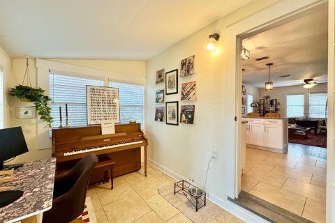 House in Tampa, Florida 2 bedrooms, 100.33 sq.m. № 1909098 - photo 17