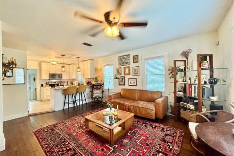 House in Tampa, Florida 2 bedrooms, 100.33 sq.m. № 1909098 - photo 5