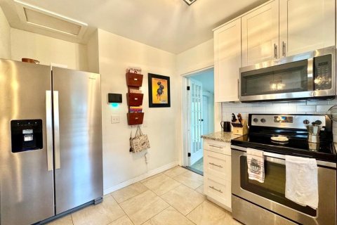 House in Tampa, Florida 2 bedrooms, 100.33 sq.m. № 1909098 - photo 8