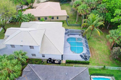 House in Wellington, Florida 5 bedrooms, 286.05 sq.m. № 1047591 - photo 1