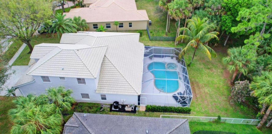 House in Wellington, Florida 5 bedrooms, 286.05 sq.m. № 1047591