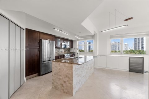Copropriété à vendre à Aventura, Floride: 3 chambres, 156.82 m2 № 2186431 - photo 4
