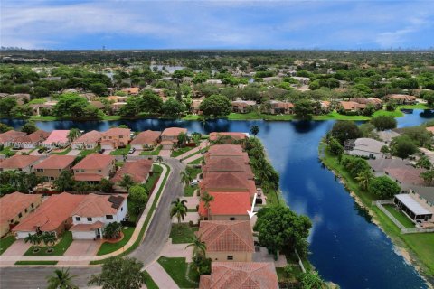 Casa en venta en Pembroke Pines, Florida, 4 dormitorios, 225.57 m2 № 1888078 - foto 6
