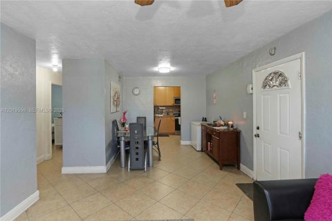 Снять в аренду кондоминиум в Хайалиа, Флорида 2 спальни, 84.54м2, № 2193058 - фото 9