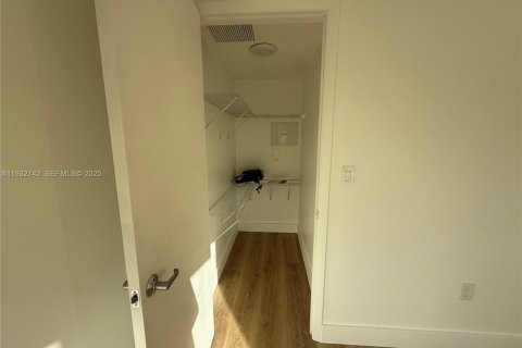 Снять в аренду кондоминиум в Майами, Флорида 1 спальня, 65.03м2, № 1991651 - фото 16