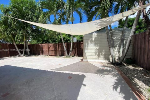 House in Miami, Florida 3 bedrooms, 108.6 sq.m. № 1953828 - photo 12