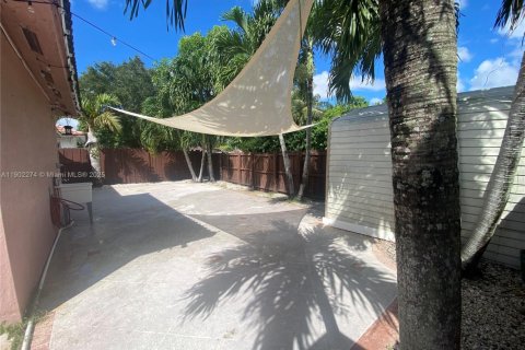 House in Miami, Florida 3 bedrooms, 108.6 sq.m. № 1953828 - photo 9