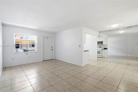 Condominio en alquiler en Hollywood, Florida, 1 dormitorio, 66.89 m2 № 2048667 - foto 6