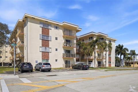 Condominio en Hollywood, Florida, 1 dormitorio  № 2048667