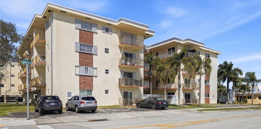 Condominio en Hollywood, Florida, 1 dormitorio  № 2048667