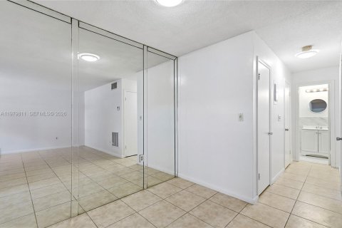 Condominio en alquiler en Hollywood, Florida, 1 dormitorio, 66.89 m2 № 2048667 - foto 8