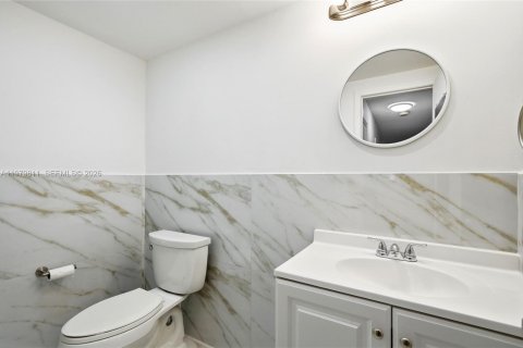 Condominio en alquiler en Hollywood, Florida, 1 dormitorio, 66.89 m2 № 2048667 - foto 11