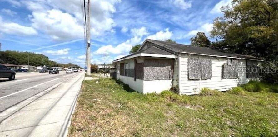 Propiedad comercial en Auburndale, Florida 297.1 m2 № 1514417
