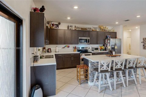 Villa ou maison à vendre à Miami, Floride: 5 chambres, 296.45 m2 № 1713383 - photo 14