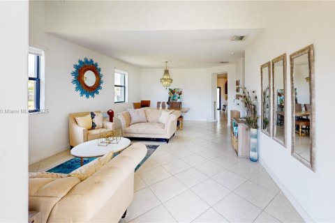 Villa ou maison à vendre à Miami, Floride: 5 chambres, 296.45 m2 № 1713383 - photo 5