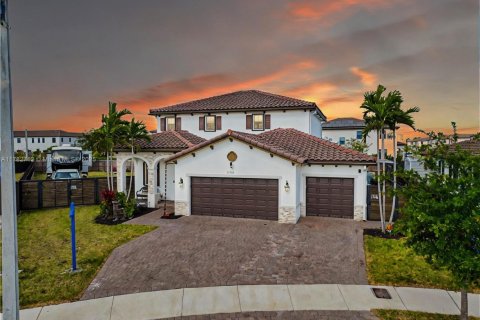 Villa ou maison à vendre à Miami, Floride: 5 chambres, 296.45 m2 № 1713383 - photo 1
