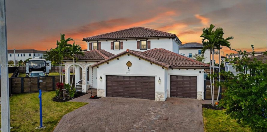 Villa ou maison à Miami, Floride 5 chambres, 296.45 m2 № 1713383