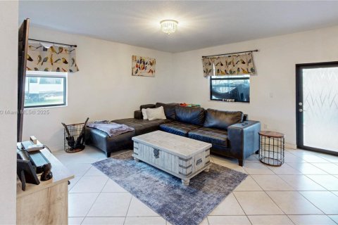 Villa ou maison à vendre à Miami, Floride: 5 chambres, 296.45 m2 № 1713383 - photo 16