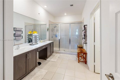 Villa ou maison à vendre à Miami, Floride: 5 chambres, 296.45 m2 № 1713383 - photo 29