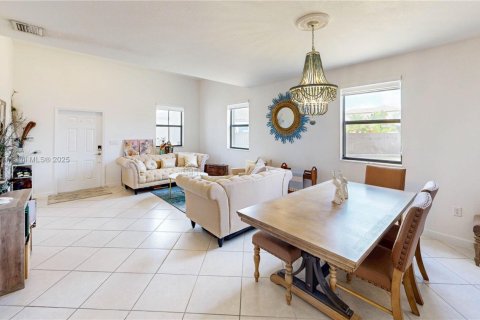 Villa ou maison à vendre à Miami, Floride: 5 chambres, 296.45 m2 № 1713383 - photo 9