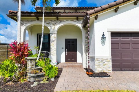 Villa ou maison à vendre à Miami, Floride: 5 chambres, 296.45 m2 № 1713383 - photo 4