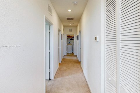 Villa ou maison à vendre à Miami, Floride: 5 chambres, 296.45 m2 № 1713383 - photo 21