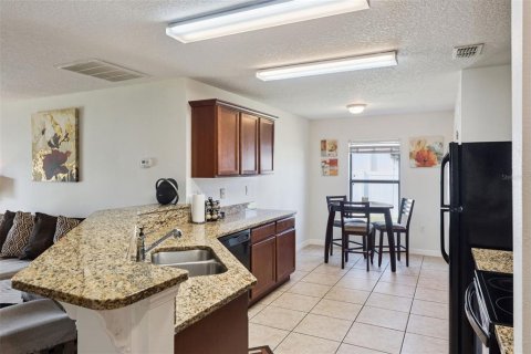 House in Tavares, Florida 3 bedrooms, 143.26 sq.m. № 2428634 - photo 11