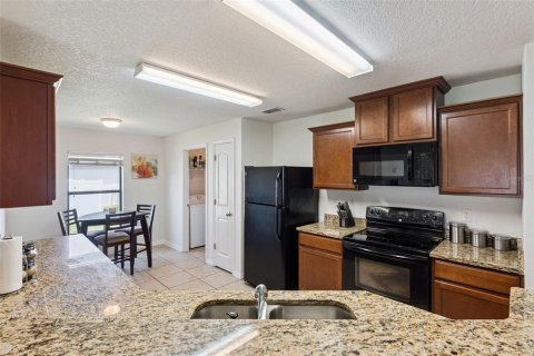 House in Tavares, Florida 3 bedrooms, 143.26 sq.m. № 2428634 - photo 12