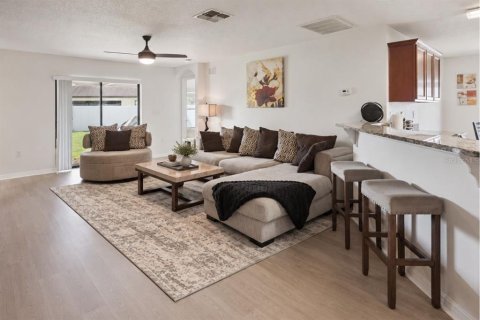 House in Tavares, Florida 3 bedrooms, 143.26 sq.m. № 2428634 - photo 5