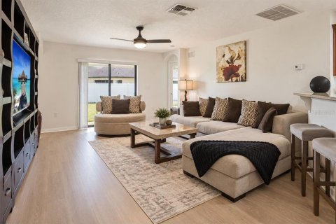 House in Tavares, Florida 3 bedrooms, 143.26 sq.m. № 2428634 - photo 6