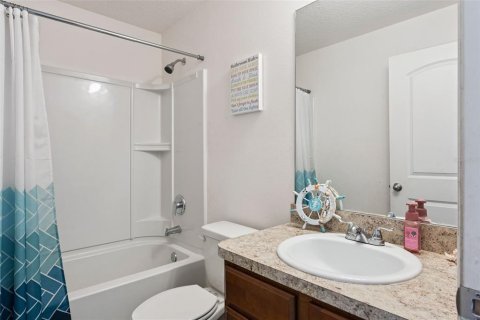 House in Tavares, Florida 3 bedrooms, 143.26 sq.m. № 2428634 - photo 23