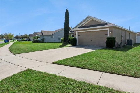 House in Tavares, Florida 3 bedrooms, 143.26 sq.m. № 2428634 - photo 4
