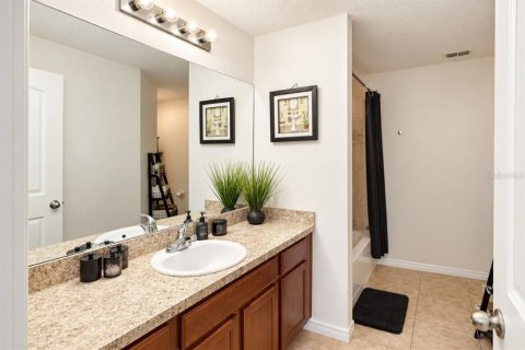 House in Tavares, Florida 3 bedrooms, 143.26 sq.m. № 2428634 - photo 19