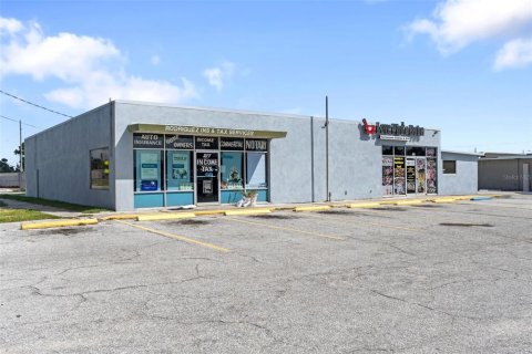 Propiedad comercial en venta en Eagle Lake, Florida, 442.59 m2 № 1837175 - foto 1