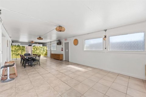 Propiedad comercial en venta en Eagle Lake, Florida, 442.59 m2 № 1837175 - foto 12