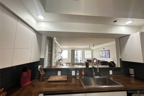 Condo in Aventura, Florida, 2 bedrooms № 1966710 - photo 18