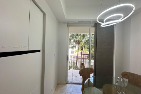 Condo in Aventura, Florida, 2 bedrooms № 1966710 - photo 17