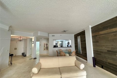 Condo in Aventura, Florida, 2 bedrooms № 1966710 - photo 12