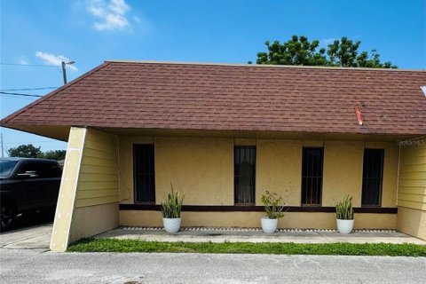 Propiedad comercial en alquiler en Eagle Lake, Florida № 1918052 - foto 1