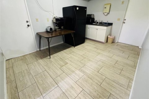 Propiedad comercial en alquiler en Eagle Lake, Florida № 1918052 - foto 19