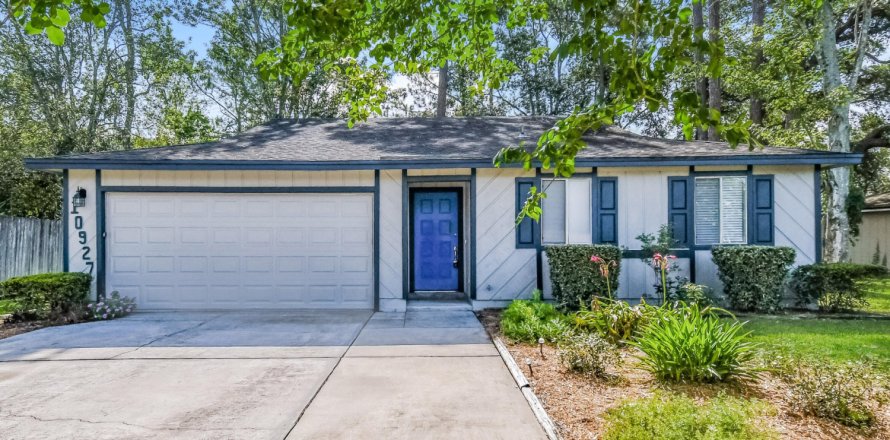 House in HUNTERS POINT in Cortez, Florida 3 bedrooms, 135.64 sq.m. № 776413