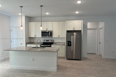 Снять в аренду виллу или дом в Окала, Флорида 4 спальни, № 2008488 - фото 2