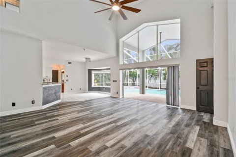 House in Tampa, Florida 4 bedrooms, 239.41 sq.m. № 1854469 - photo 5