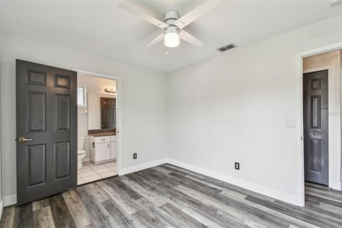 House in Tampa, Florida 4 bedrooms, 239.41 sq.m. № 1854469 - photo 30