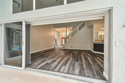 House in Tampa, Florida 4 bedrooms, 239.41 sq.m. № 1854469 - photo 3