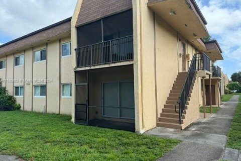 Copropriété à vendre à Lauderhill, Floride: 2 chambres, 99.41 m2 № 1978219 - photo 2