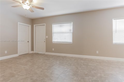 Casa en alquiler en Lantana, Florida, 3 dormitorios, 115.29 m2 № 2023329 - foto 5