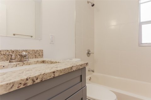 Casa en alquiler en Lantana, Florida, 3 dormitorios, 115.29 m2 № 2023329 - foto 13